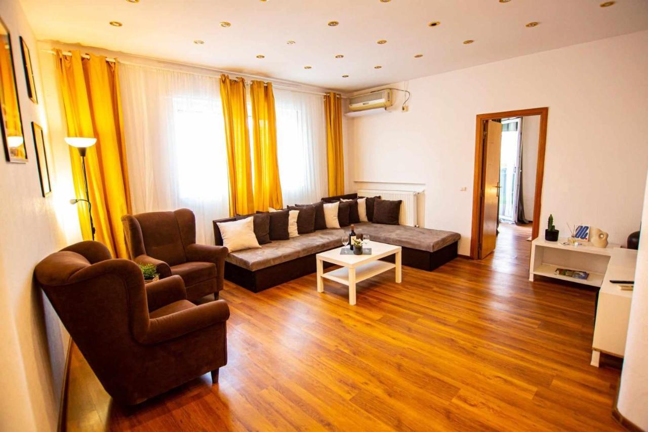 Apartment With Panoramic Terrace In City Center Bucharest Exterior photo